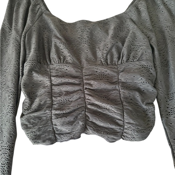 URBAN Romantics Gray Ruched Long Sleeve Crop Top, Size S - Picture 3 of 5